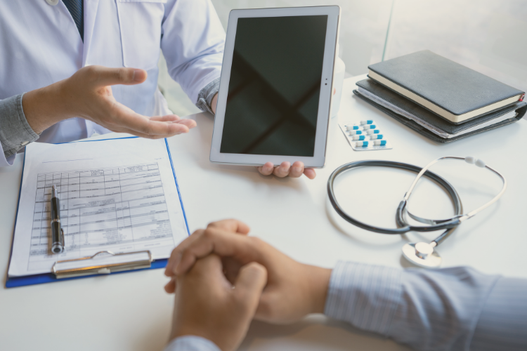 Treating Frozen Shoulder Consultation orthopaedic surgeon