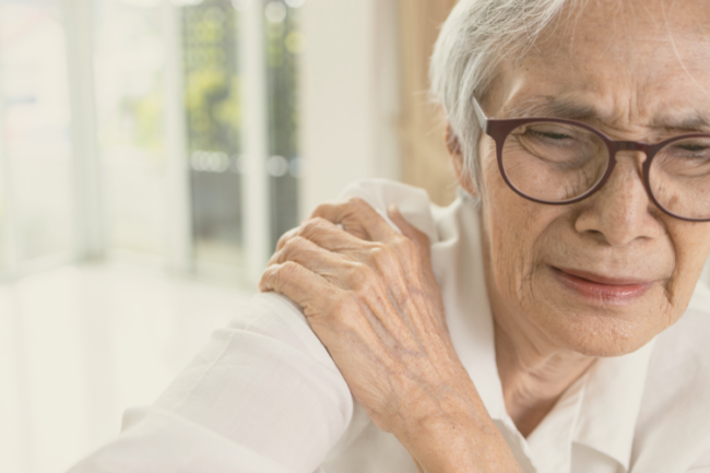 Rheumatoid Arthritis Shoulder Causes Diagnosis Treatment Older woman holding shoulder in pain